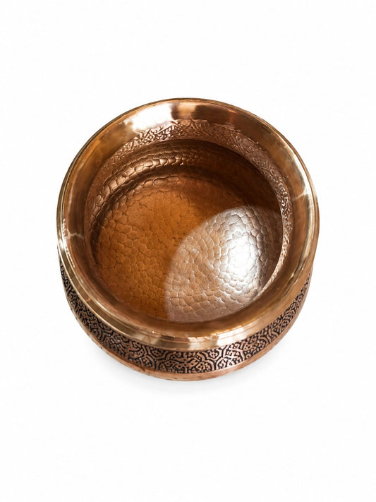 Kashmiri nakchdaar deecha with installed speacial black ink called sawaad having a capacity of 1.5 litre .