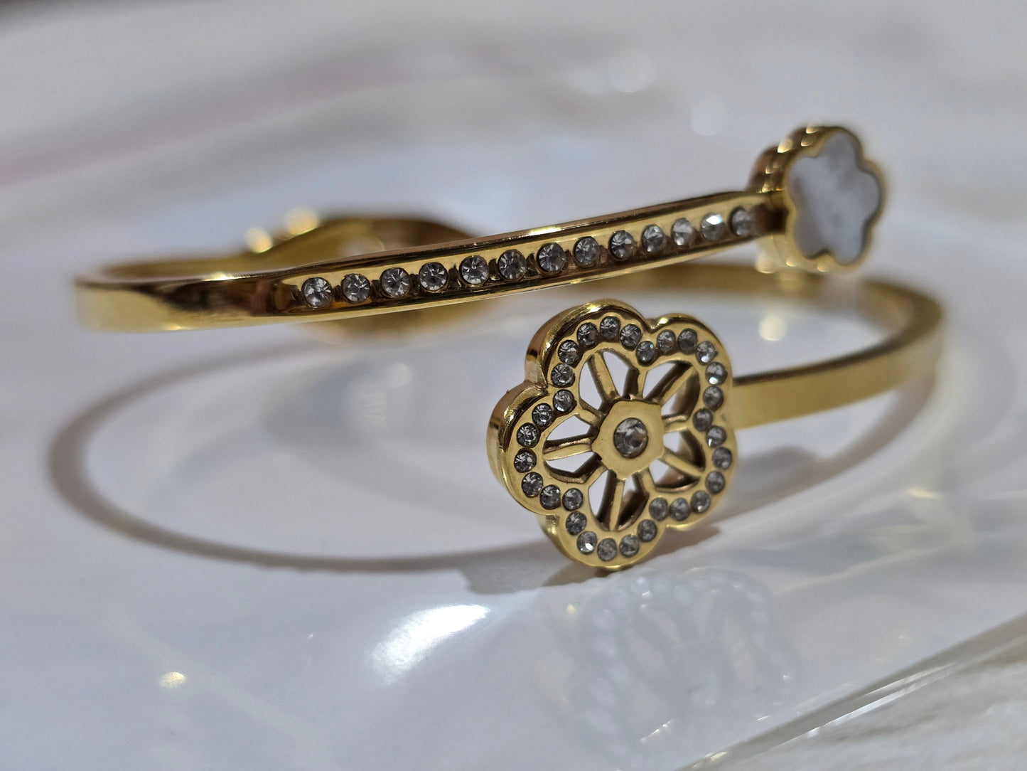 Anti Tarnish Clover Zirconian Bangle