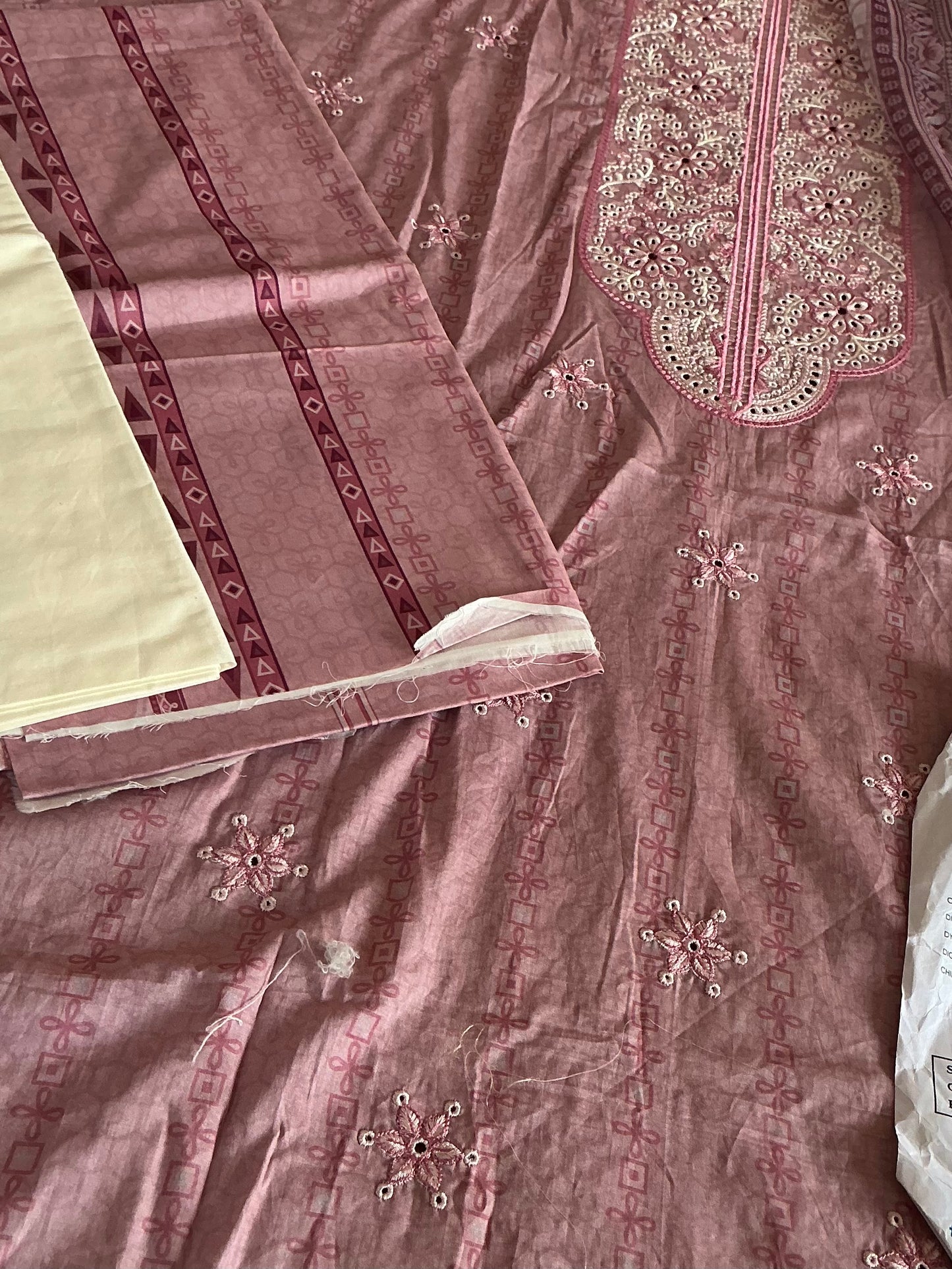Turquoise Floral Printed Pakistani lawn suit with beautiful embroidered patches..
