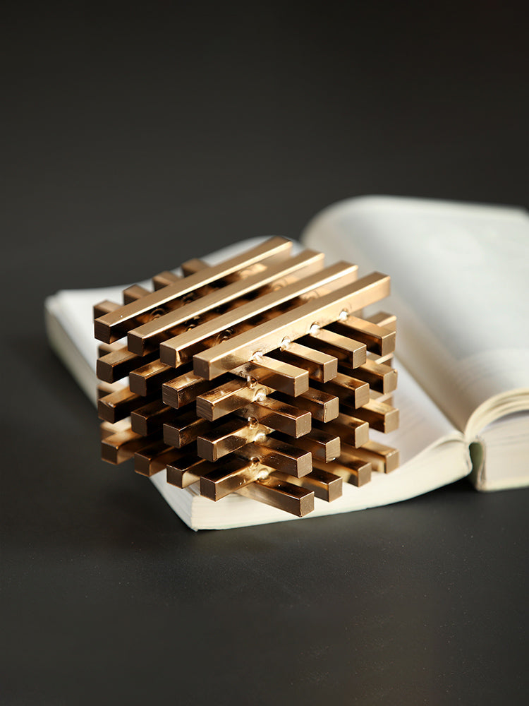 Elegant Minimalist Desk Handicraft – Modern Home & Office Decor