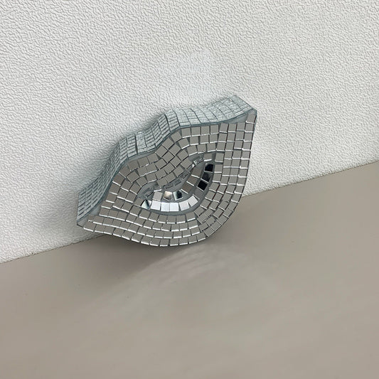 Lip Shape Decorative Showpiece – Creative Indoor Handcrafted Ornament