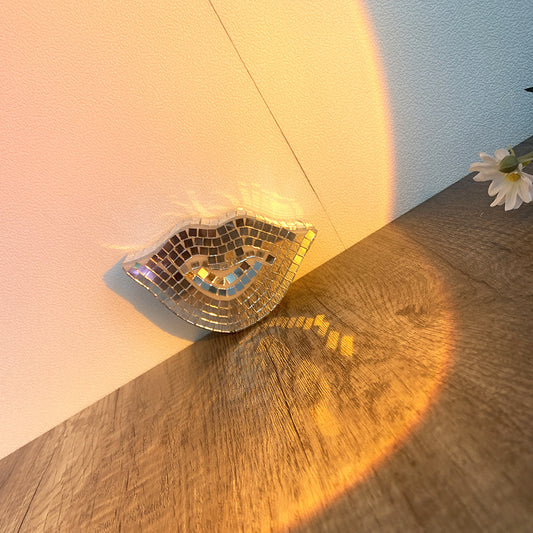 Lip Shape Decorative Showpiece – Creative Indoor Handcrafted Ornament