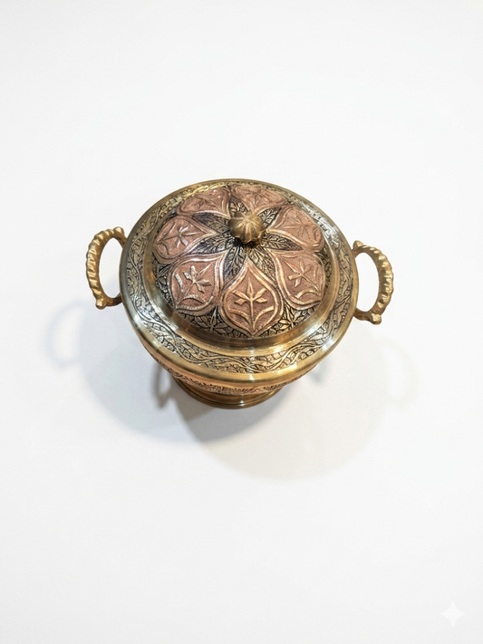 Nakchdaar copper big donga used to contain wazwan having capacity of 4 liters