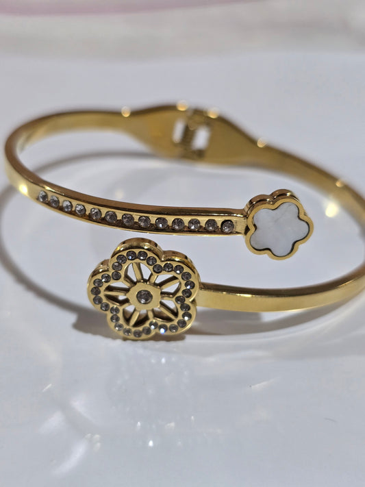 Anti Tarnish Clover Zirconian Bangle
