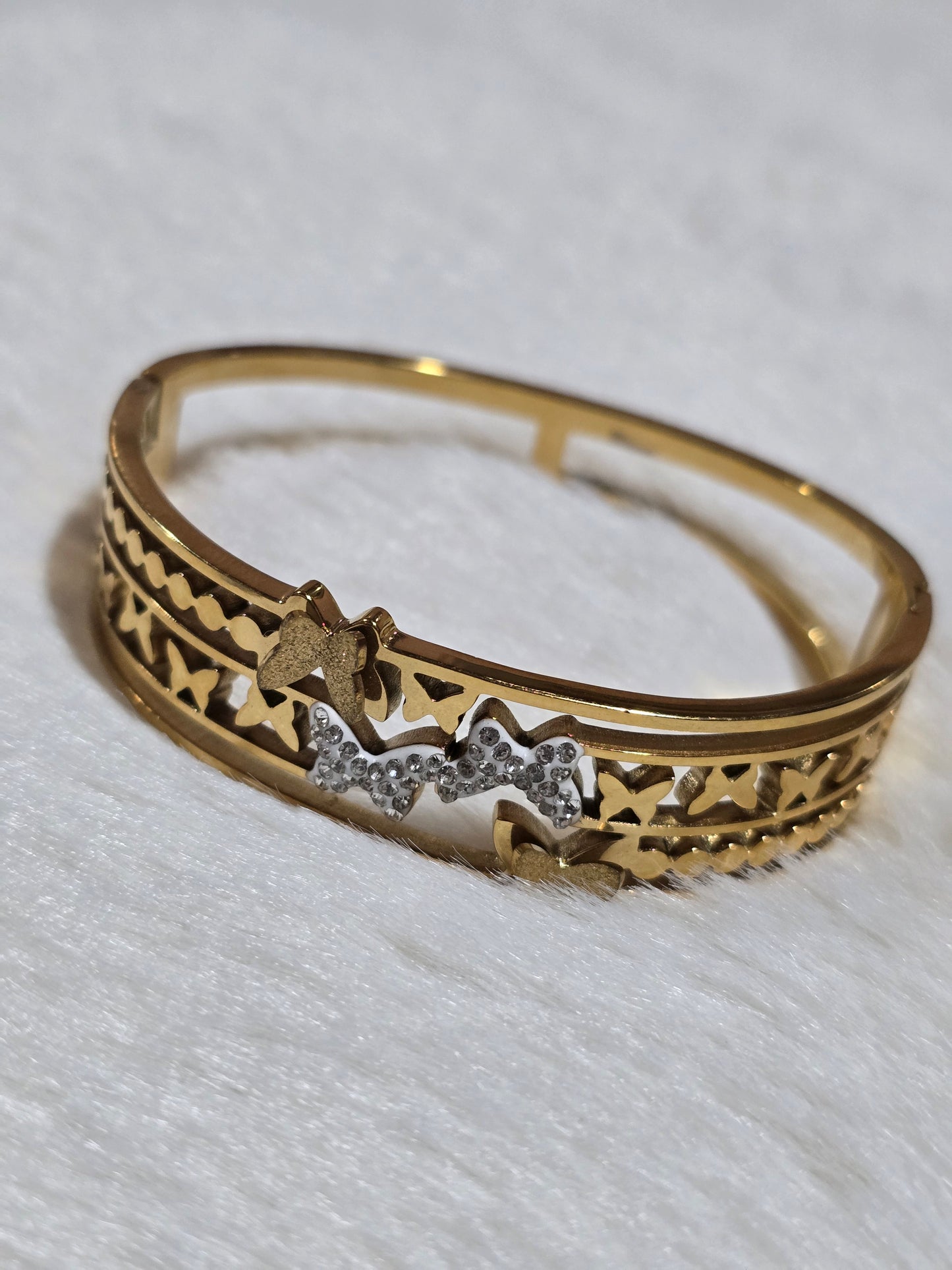 Anti Tarnish Solid Butterfly Bangle