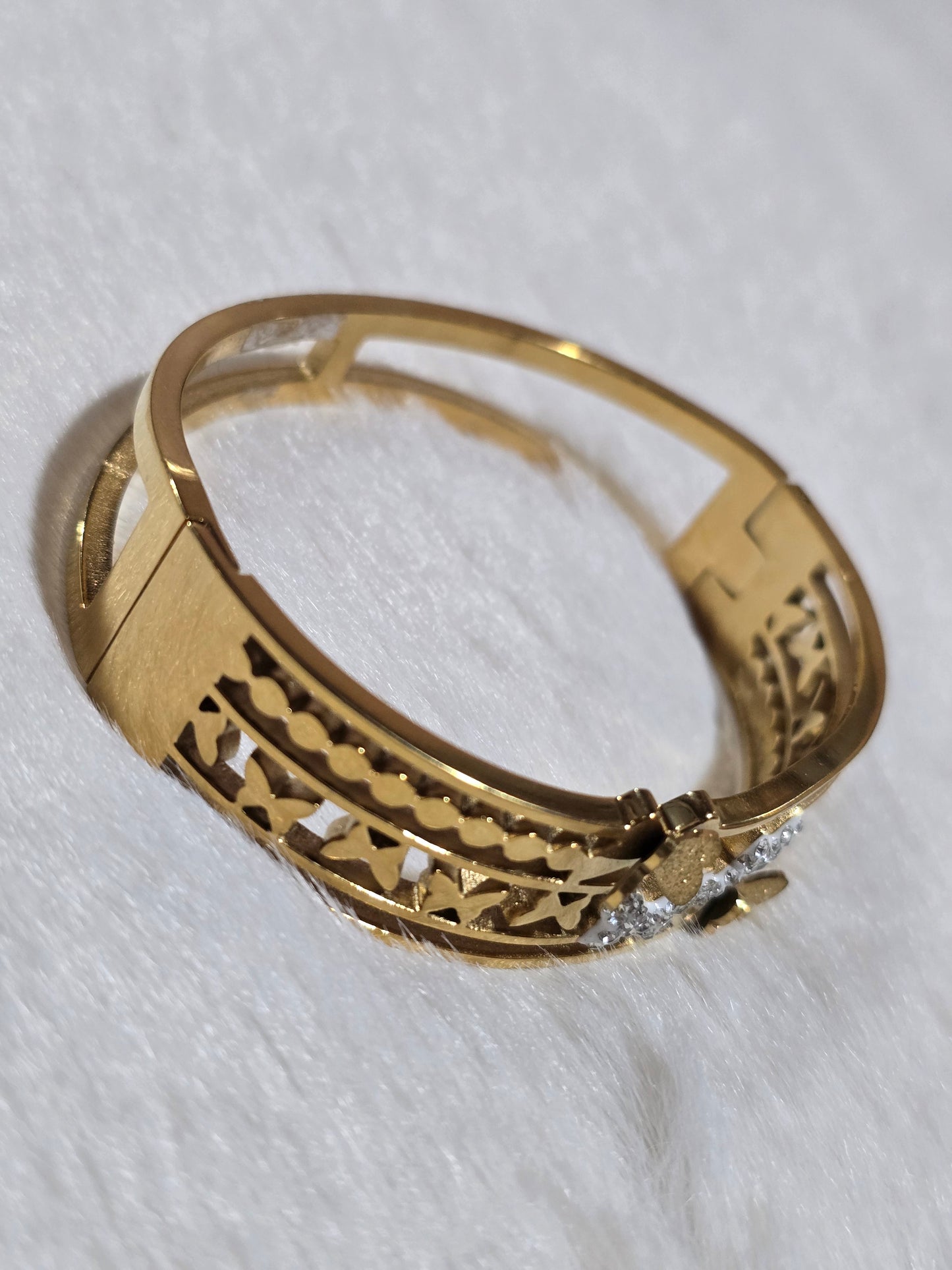 Anti Tarnish Solid Butterfly Bangle