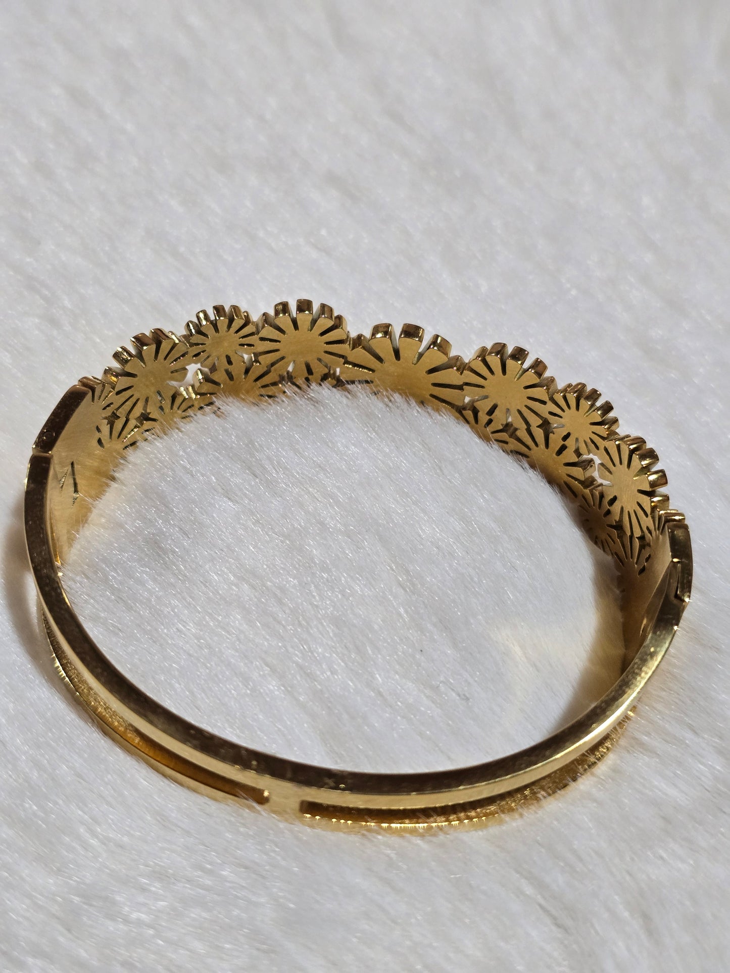 Anti Tarnish Solid Mini Floral Bangle