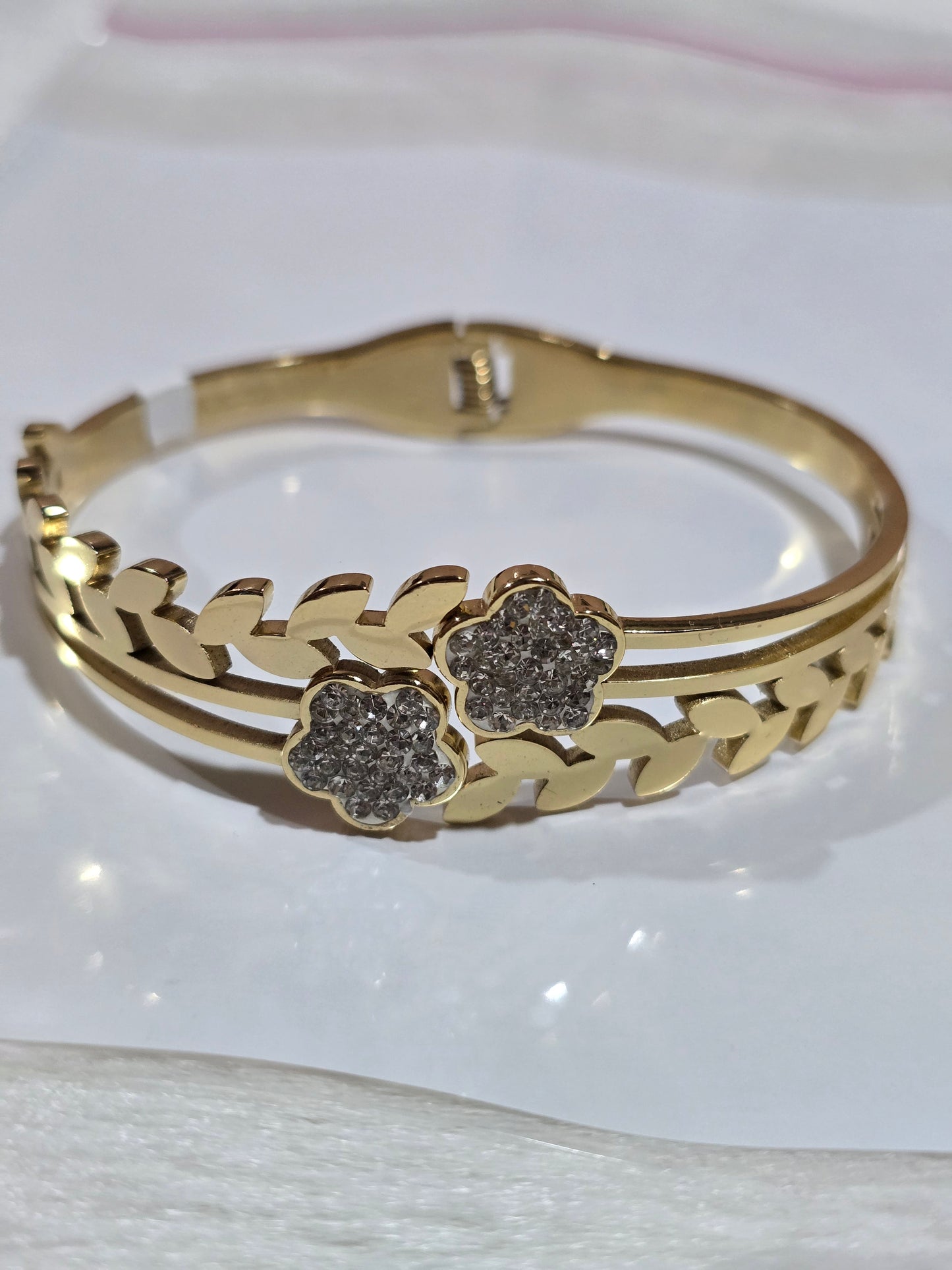 Anti Tarnish White Zirconian Floral Bangle