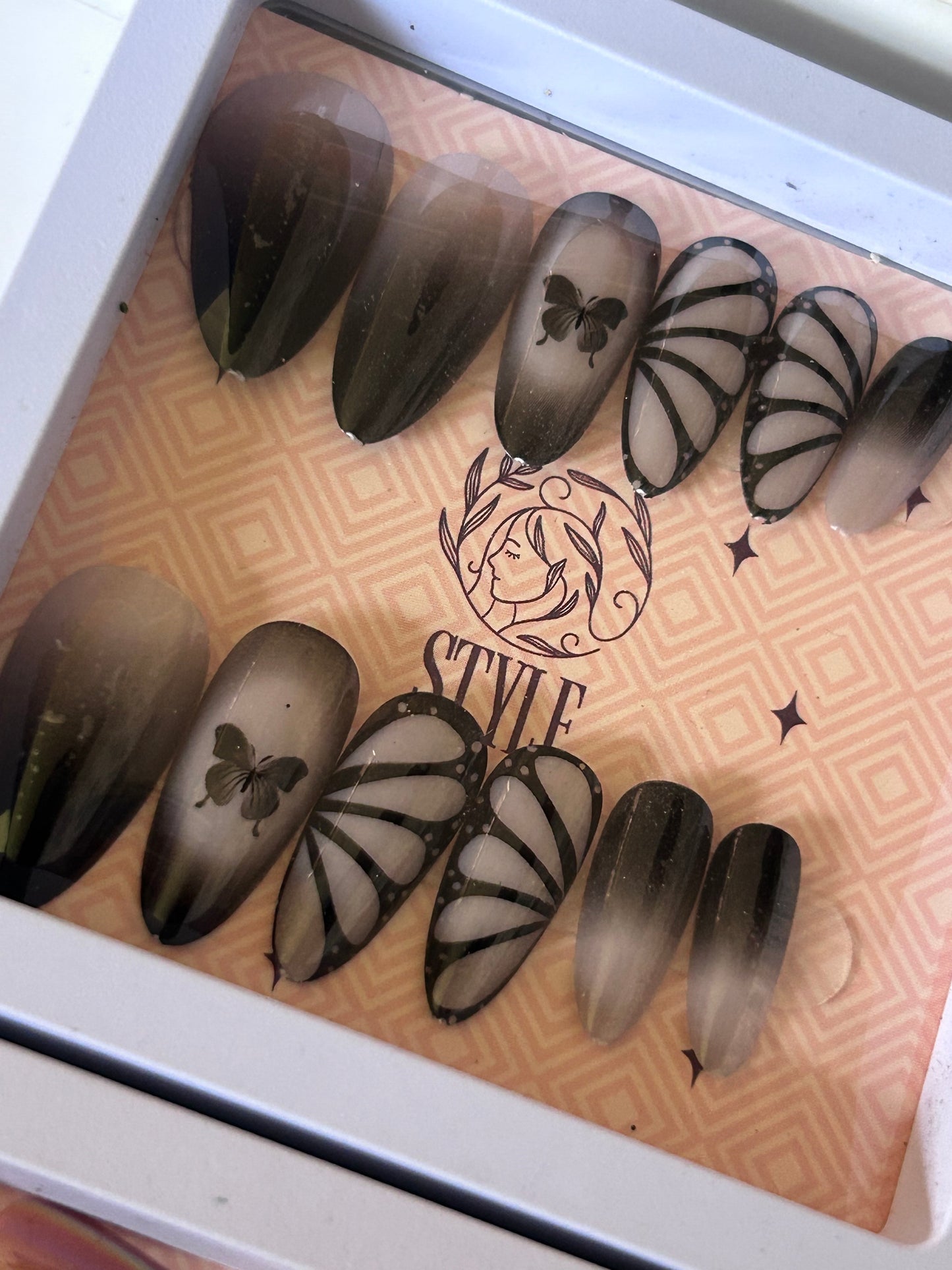 Press on nails