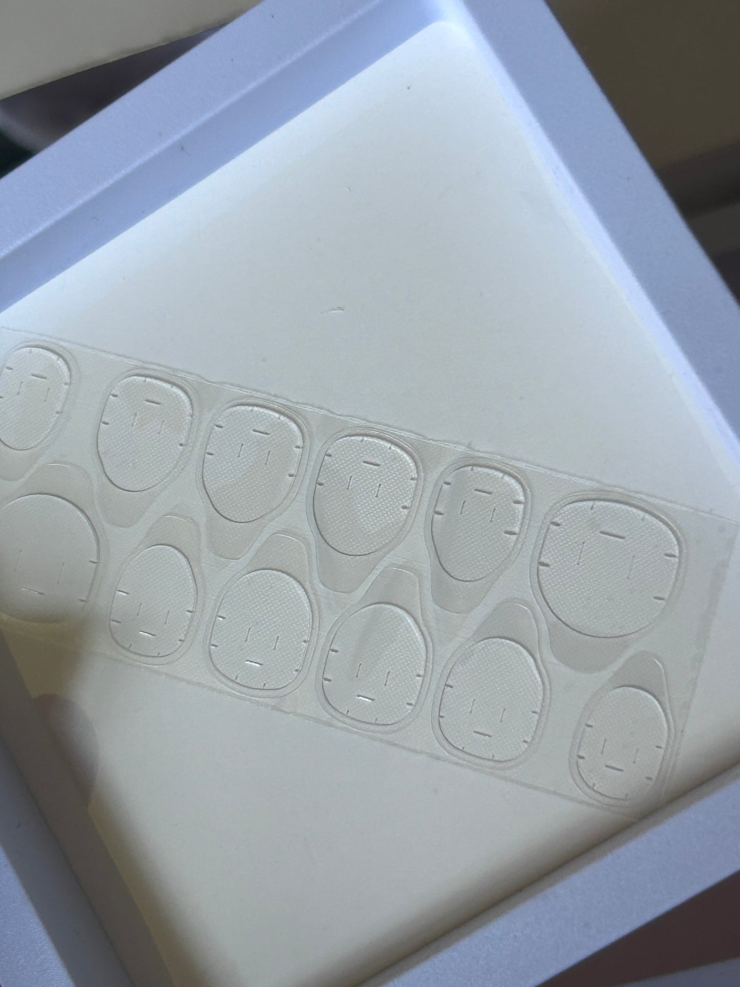 Press on nails