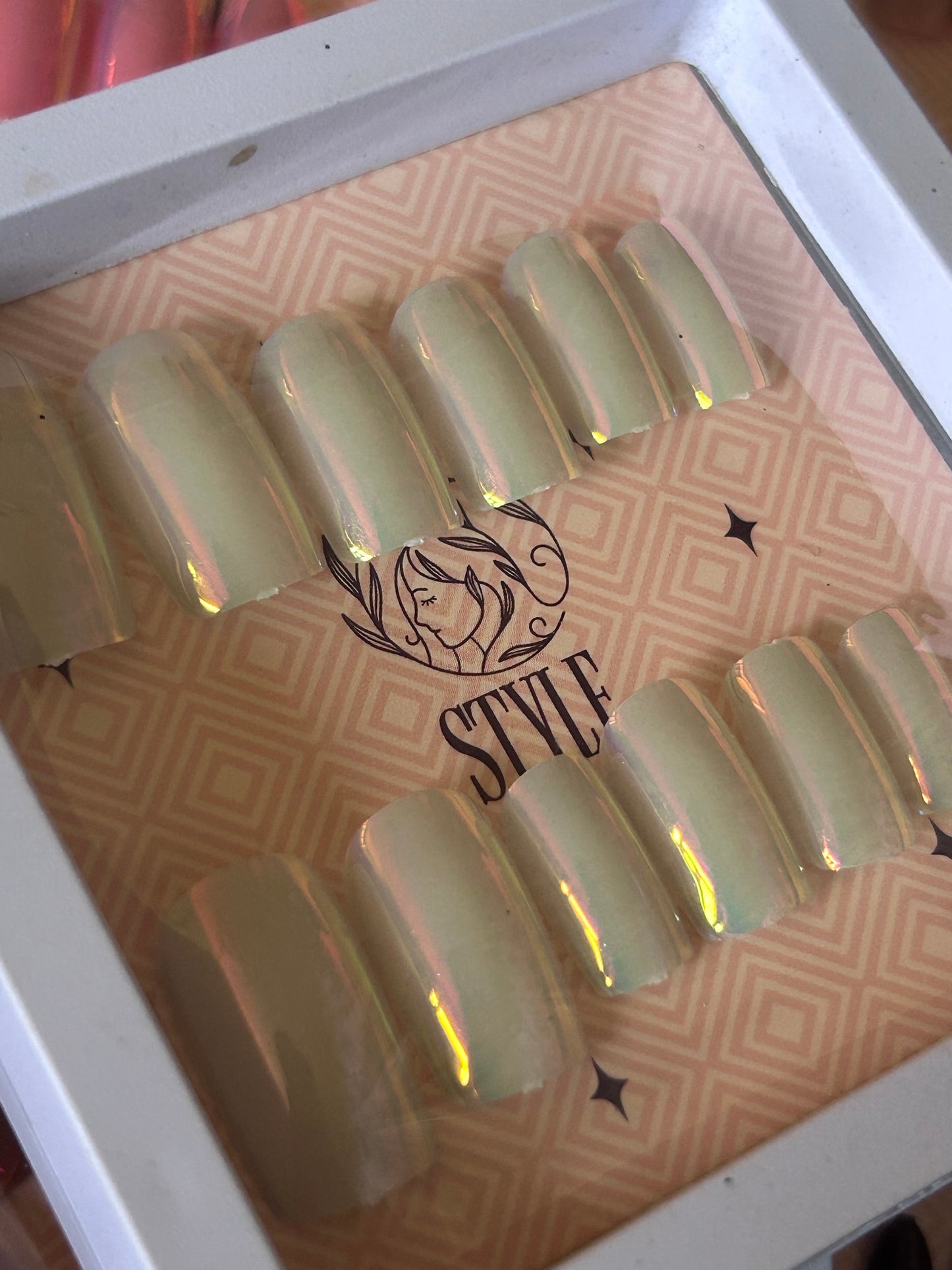 Press on nails